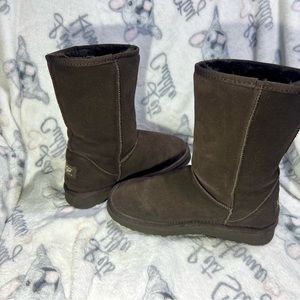 Women’s classic short Ugg boots